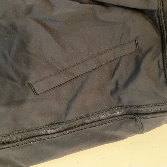 Black Lululemon capri - Picture 3 of 5